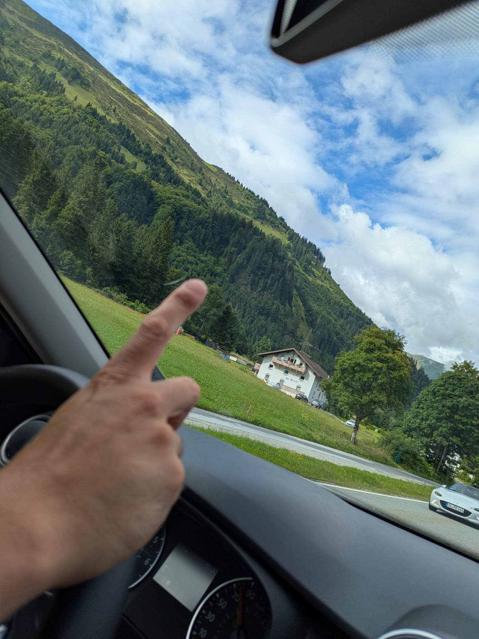 Der Dachzeltgruß – Warum wir uns auf der Straße grüßen sollten